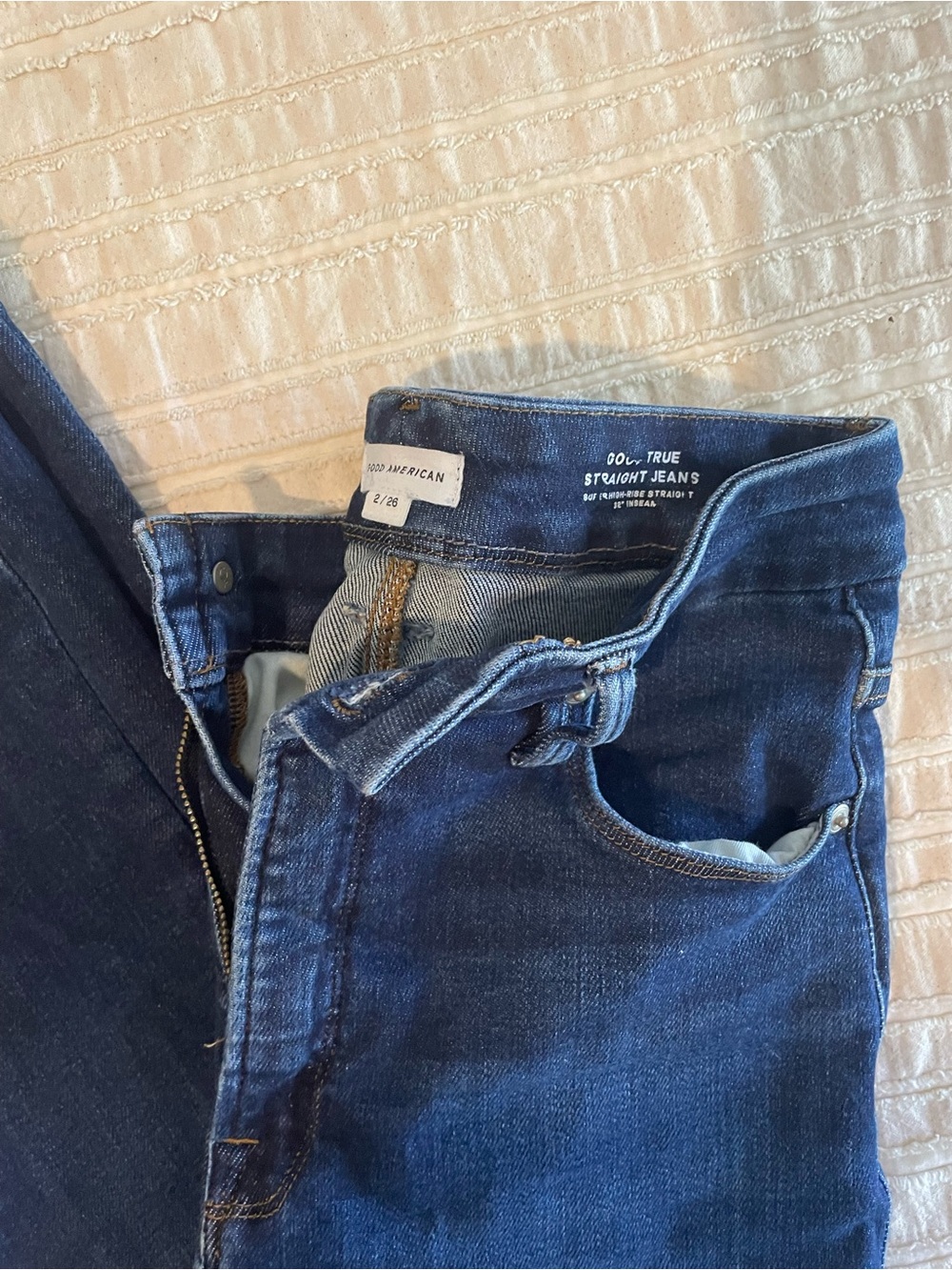 Good American - Good True Straight Jeans - Raw Hem -Dark Blue Wash